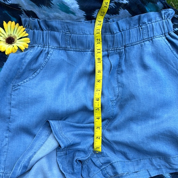 🌺 THREAD & SUPPLY; Ruffle Waist - Stretchy Light Blue Jean Style Shorts; Sz. XL - Picture 9 of 9